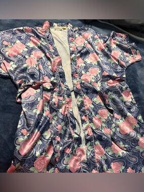 Women's Floral Satin Kimono Jacket - Navy & Pink